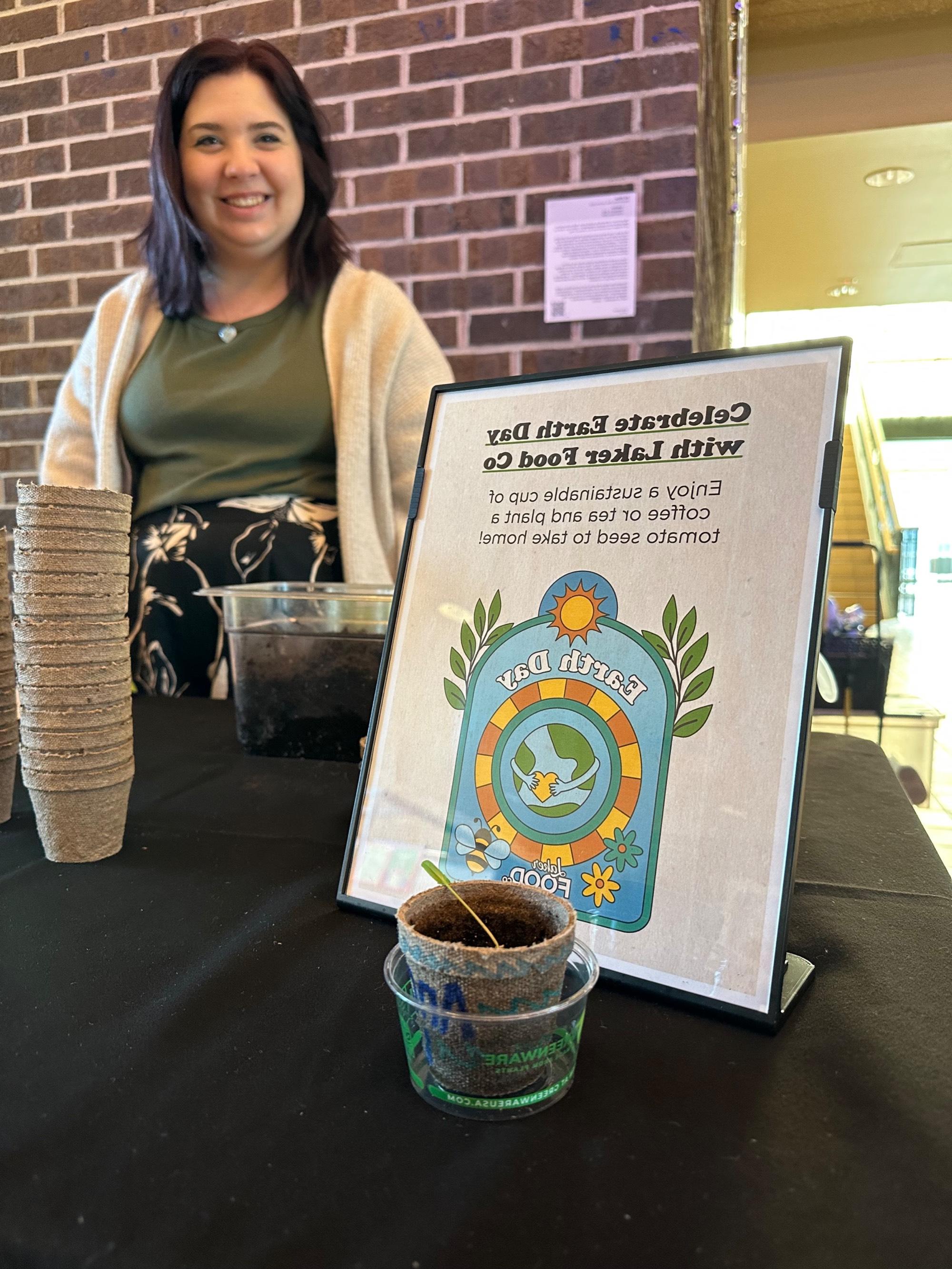 Dietitian Mary putting a coleslaw mix into cups at the GVSU Farmers Market.